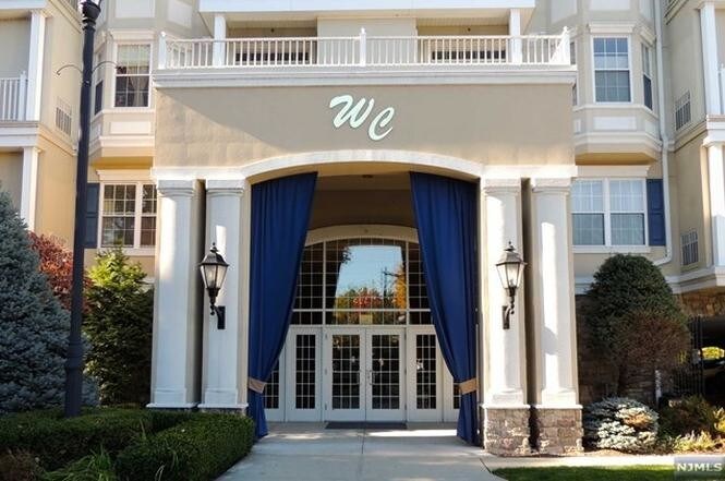 Main entrance - 175 Rochelle Ave