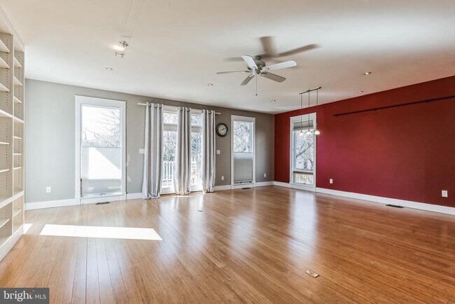 Building Photo - 418 Jefferson St