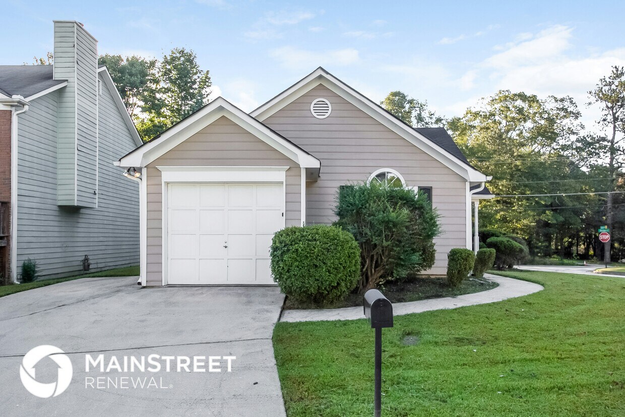 Foto principal - 1136 Oakwood Manor Ct