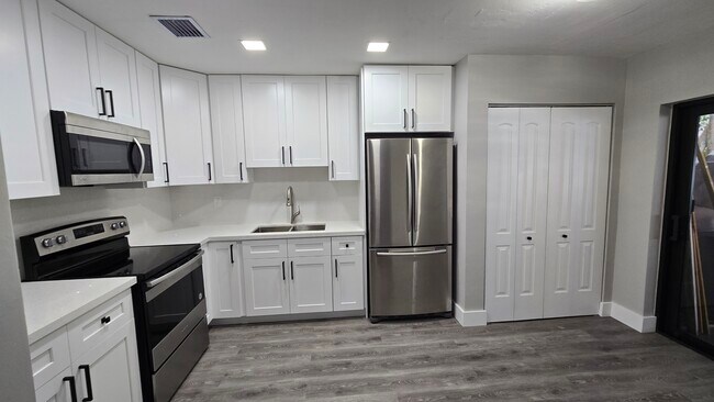 Foto del edificio - 19438 NW 28th Pl