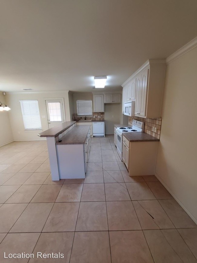 Building Photo - 3 br, 2 bath House - 7420 Ivory Avenue