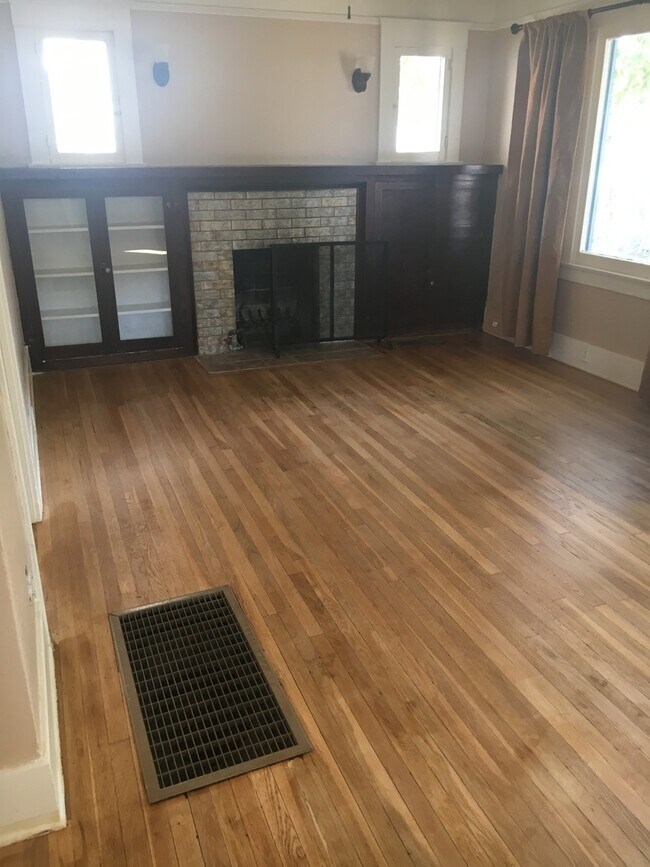 Building Photo - 2 Bedroom home near Mt. Rubidoux!
