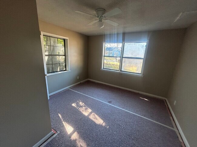 Foto del edificio - 902 Mercedes St