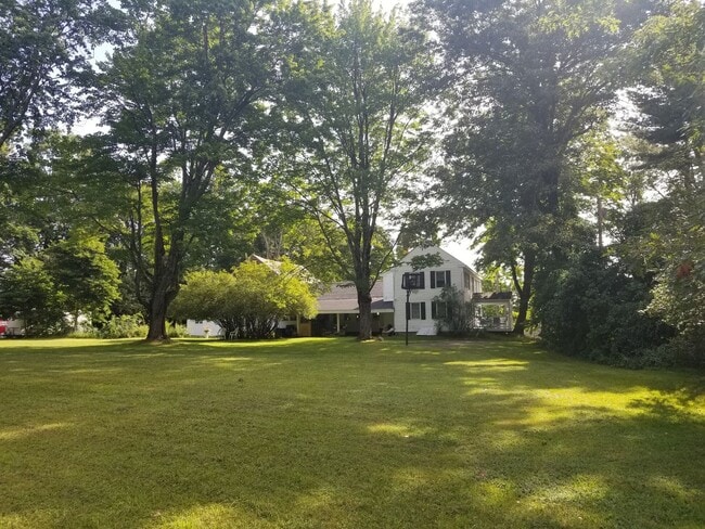 Foto del edificio - 3-4 Bedroom Single Family Home in Townsend