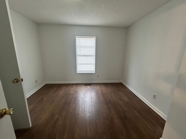 Building Photo - 1122 Tamm St