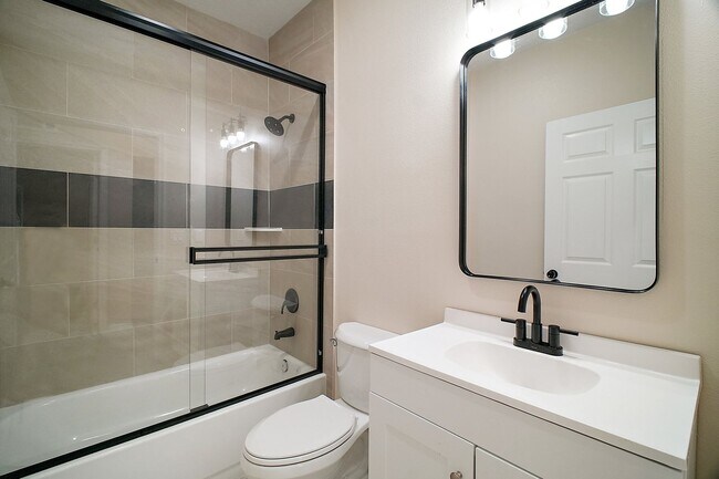 Foto del edificio - Luxury 2 Bed 2 Bath, Downtown Eustis Full ...