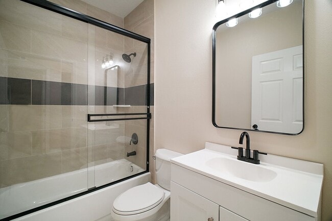 Building Photo - Luxury 2 Bed 2 Bath, Downtown Eustis Full ...