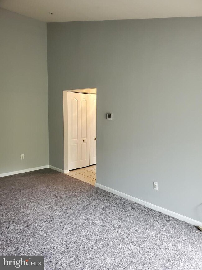 Foto del edificio - 8613 Falls Run Rd