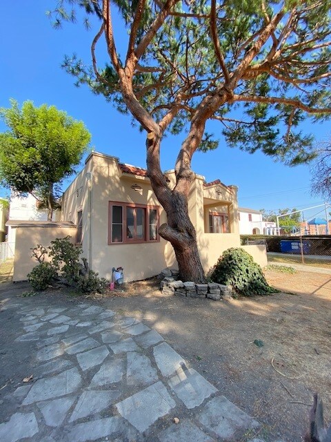 Primary Photo - 2611 S Cloverdale Ave