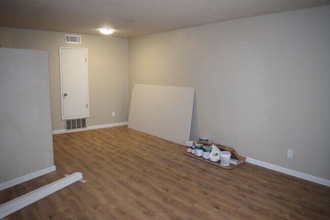 Building Photo - 6049 Northcrest Cir