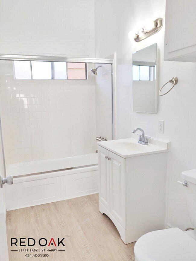 Foto del edificio - 6066 Franklin Ave