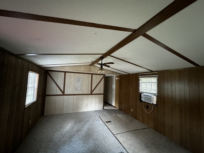 Building Photo - Mobile Home For Rent