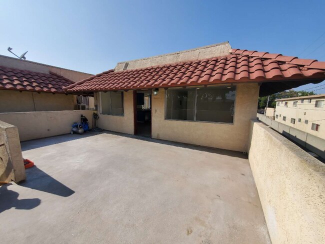 Building Photo - 9771 Acacia Ave