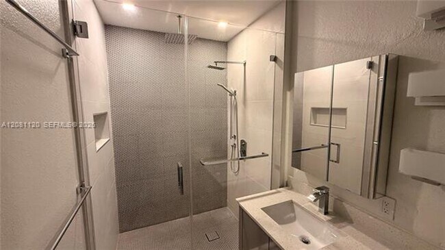 Foto del edificio - 1830 Radius Dr