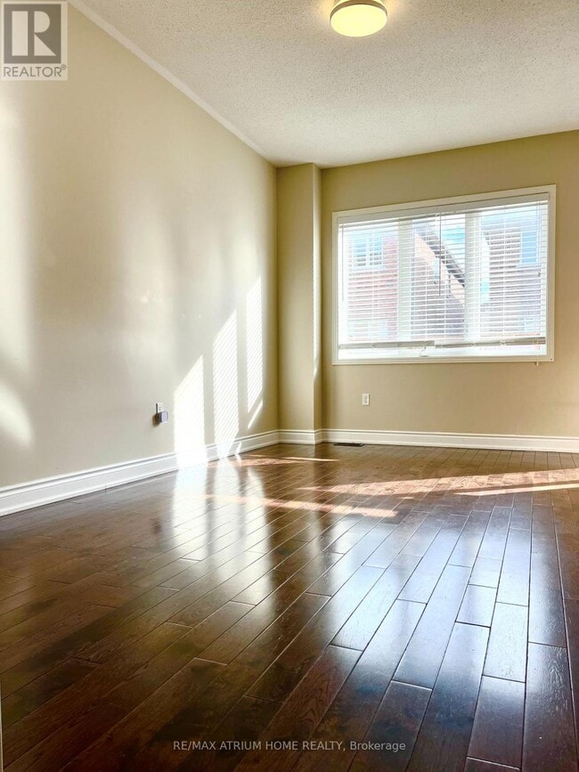 Building Photo - 1261 Blencowe Cres