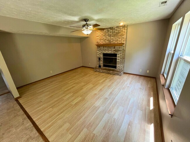 Foto del edificio - Beautiful 4 Bedroom Home!