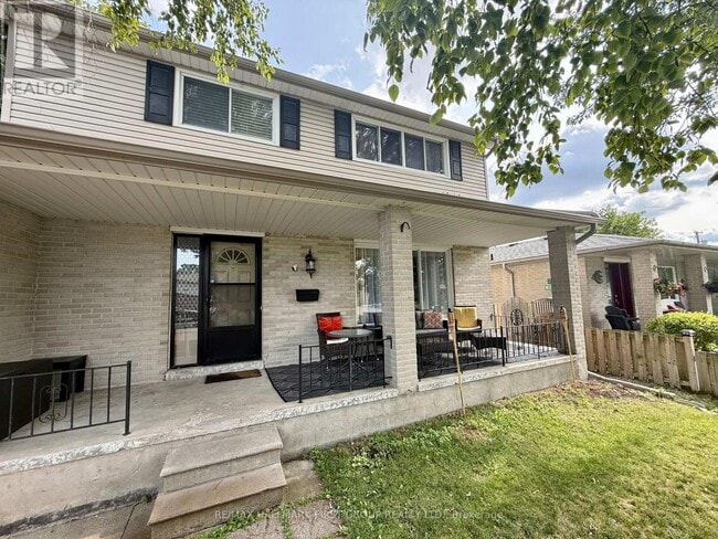 Building Photo - 906 Cecylia Ct