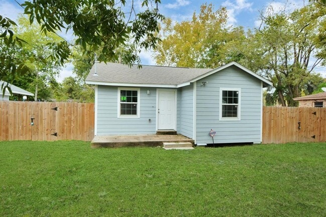 Building Photo - 7429 Springdale St