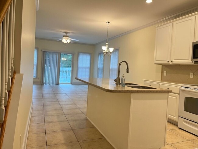 Building Photo - 616 Cypress Dr