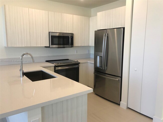 Foto del edificio - 6416 NW 102nd Ct