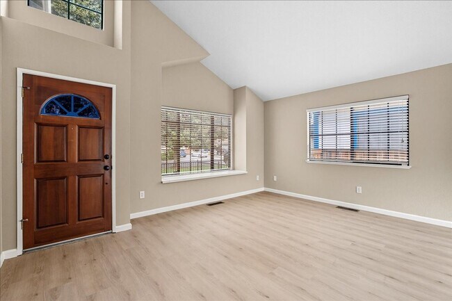 Foto del edificio - 924 Shellwood Way
