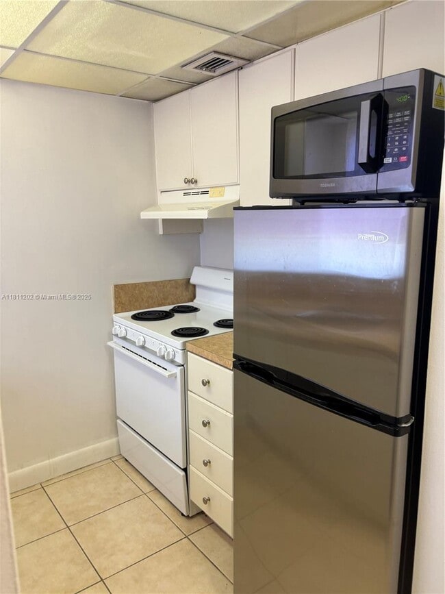 Building Photo - 8500 SW 109th Ave