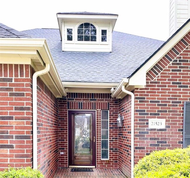 Building Photo - 21523 Santa Clara Dr