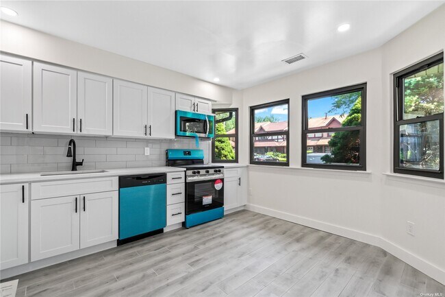 Building Photo - 9 Cold Harbour Ln