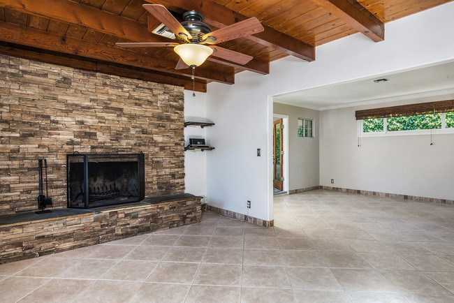 Foto del edificio - 5825 E Garford St