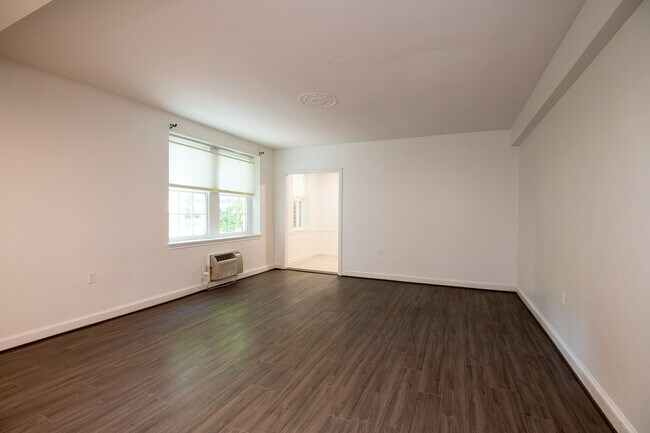 Foto del edificio - 3051 Idaho Ave NW