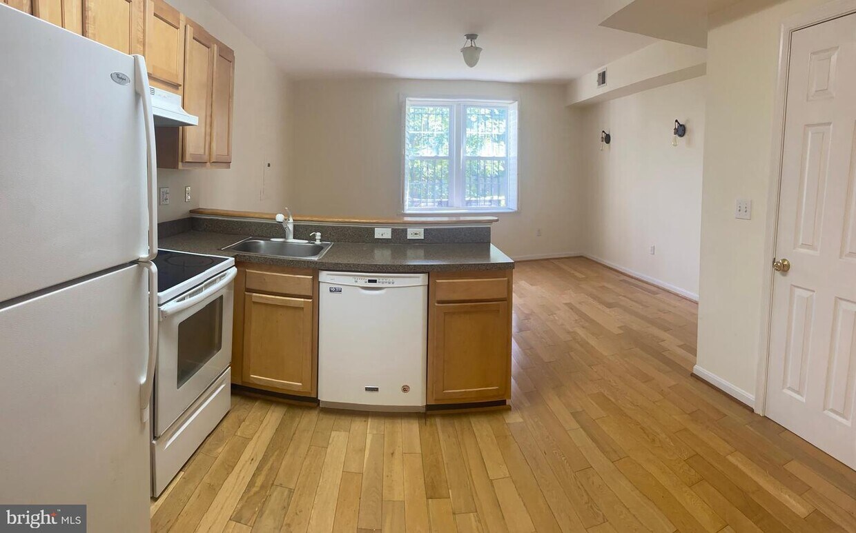 Primary Photo - 1830 C St SE