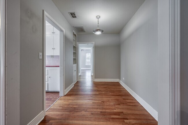 Foto del edificio - 416 E 8th St
