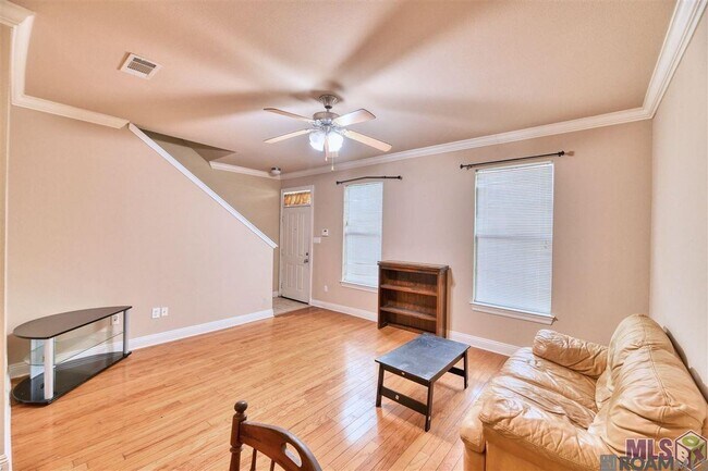 Foto del edificio - 5112 Arlington Ct