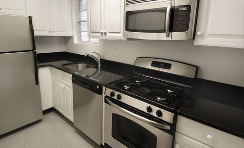 Building Photo - 235 E 79th St