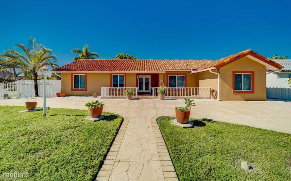 Primary Photo - 4 br, 3 bath House - 4330 SW 143rd Ave