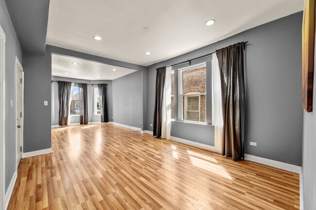 Building Photo - 5924 S Artesian Ave