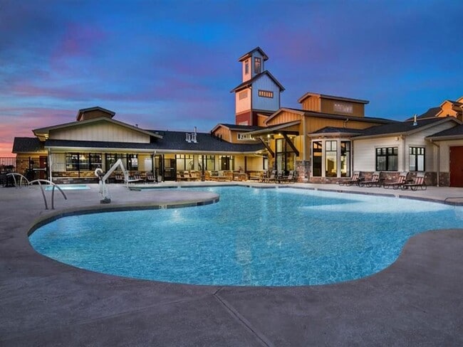 Resort-Inspired Pool with Sundeck and Spa - Waterford on Mainstreet