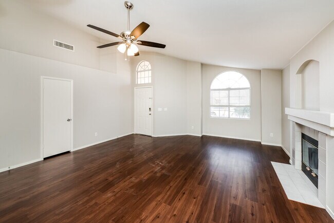 Building Photo - 1322 Fiesta Grande Ct