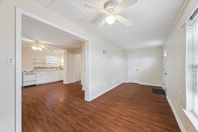 Building Photo - 4011 Vista Blvd