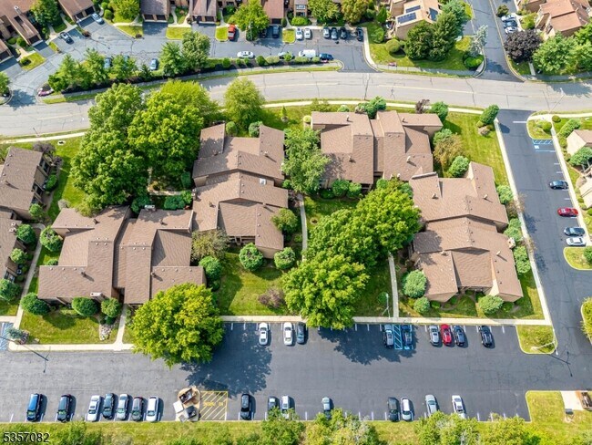 Foto del edificio - 318 Willowbrook Dr