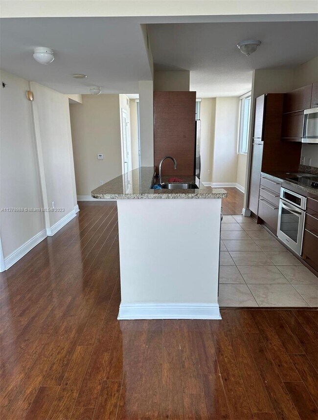 Building Photo - 2681 N Flamingo Rd