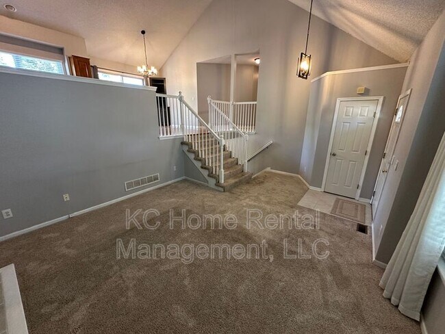 Foto del edificio - 18800 W 164th St