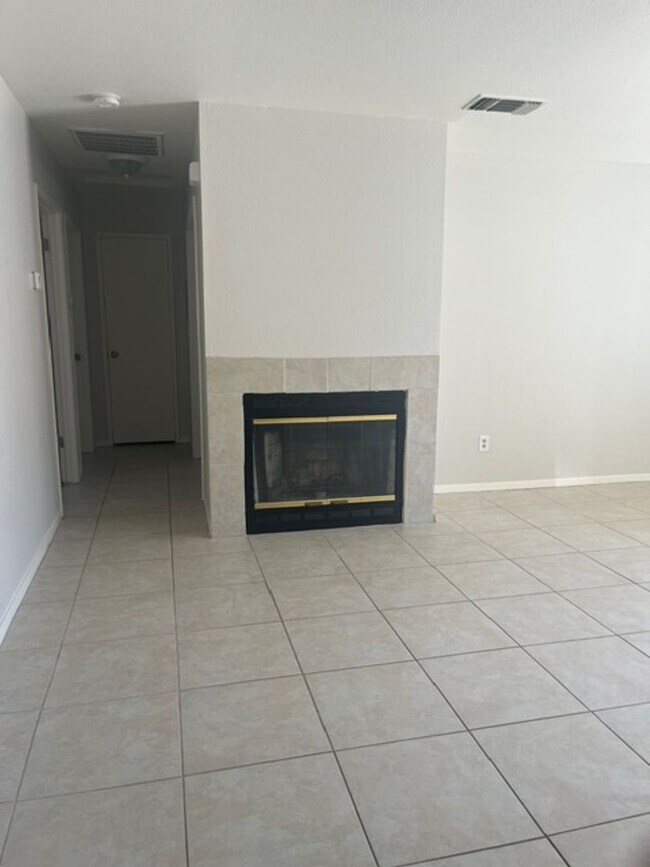 Foto del edificio - 3106 Brookside Dr