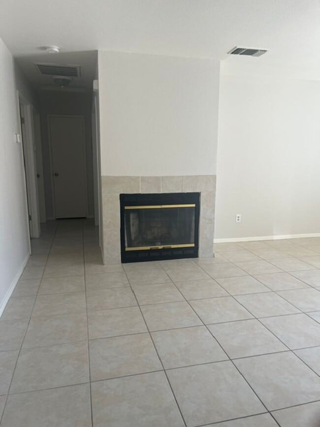 Building Photo - 3106 Brookside Dr