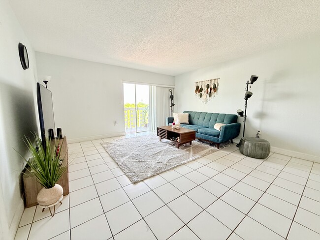 Building Photo - 4141 Nautilus Dr