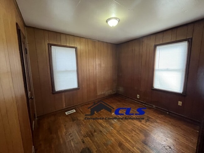 Building Photo - 2735 Maple Ave