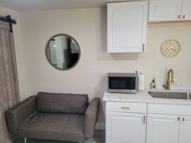 Foto del edificio - 325 Wilson Ave