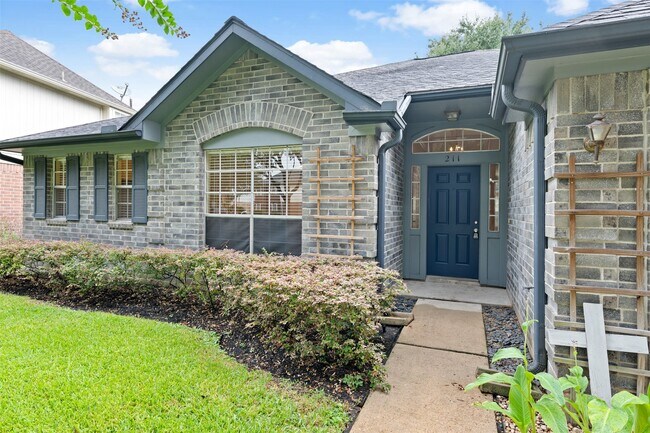 Foto del edificio - 211 Scarlet Maple Dr