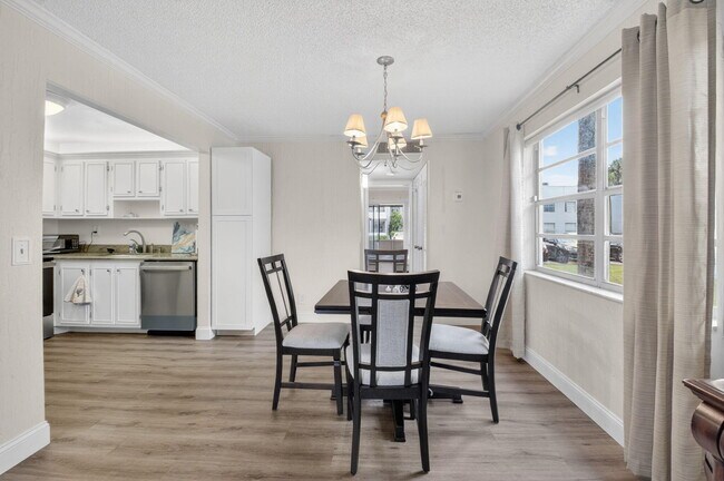 Building Photo - 111 Normandy Ln
