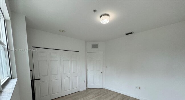 Foto del edificio - 529 NE 62nd St